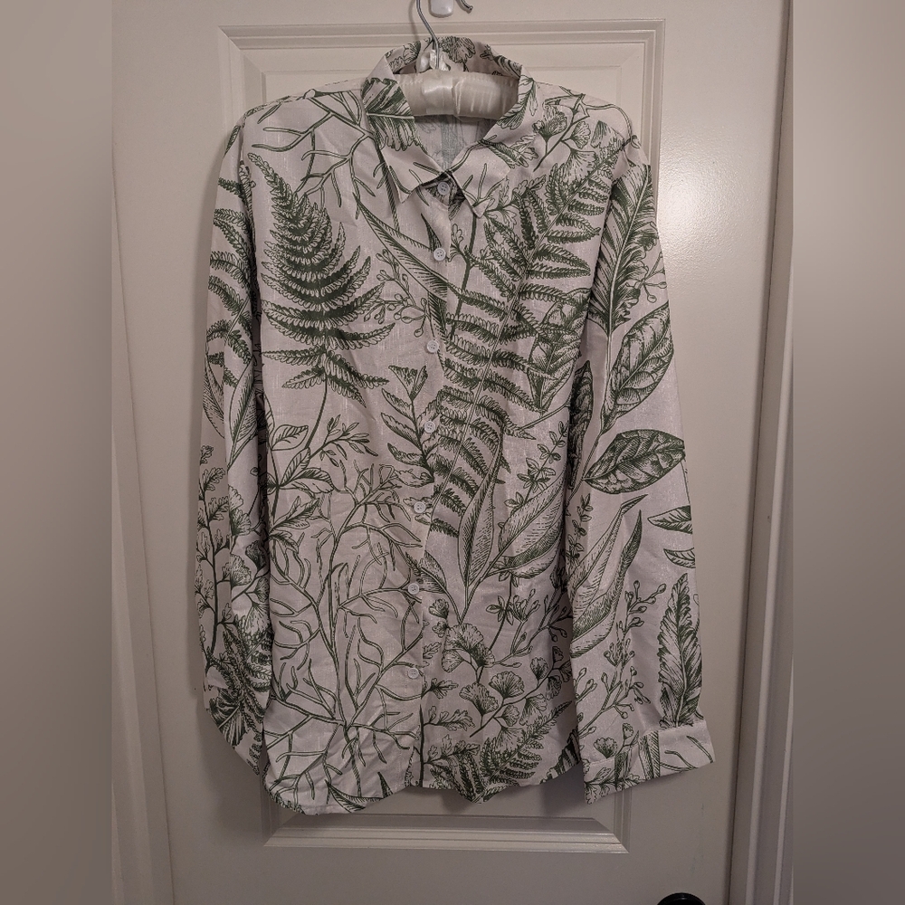 NIB long sleeve button down top - Picture 4 of 10